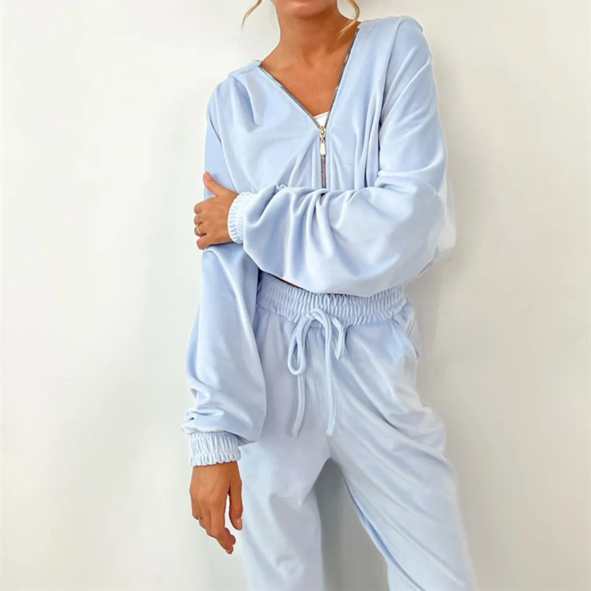 Повседневные брюки Jaet с капюшоном и высокой талией, широкие брюки Faion Long Sve, свитер, комплект из двух предметов для женщин, осенняя одежда, полиэстер F...
Повседневные брюки Jaet с капюшоном и высокой талией, широкие брюки Faion Long Sve, свитер, комплект из двух предметов для женщин, осенняя одежда, полиэстер F...