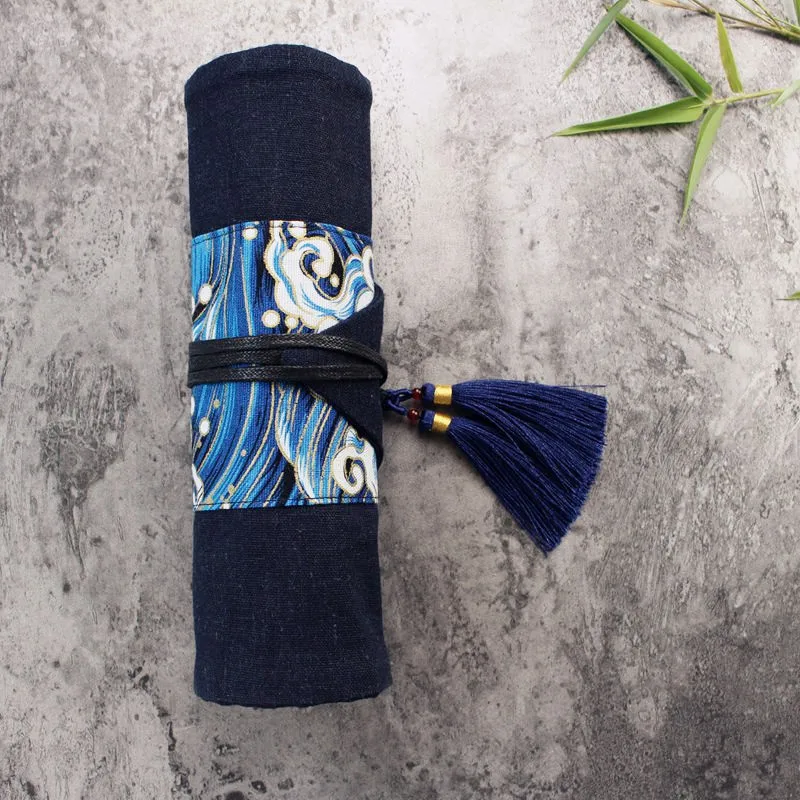 Восточный япан, китайский стиль, сумка для карандашей, тканевый свернутый органайзер для ручек, дорожная сумка для ручек, чехол для художников, студентов
Восточный япан, китайский стиль, сумка для карандашей, тканевый свернутый органайзер для ручек, дорожная сумка для ручек, чехол для художников, студентов