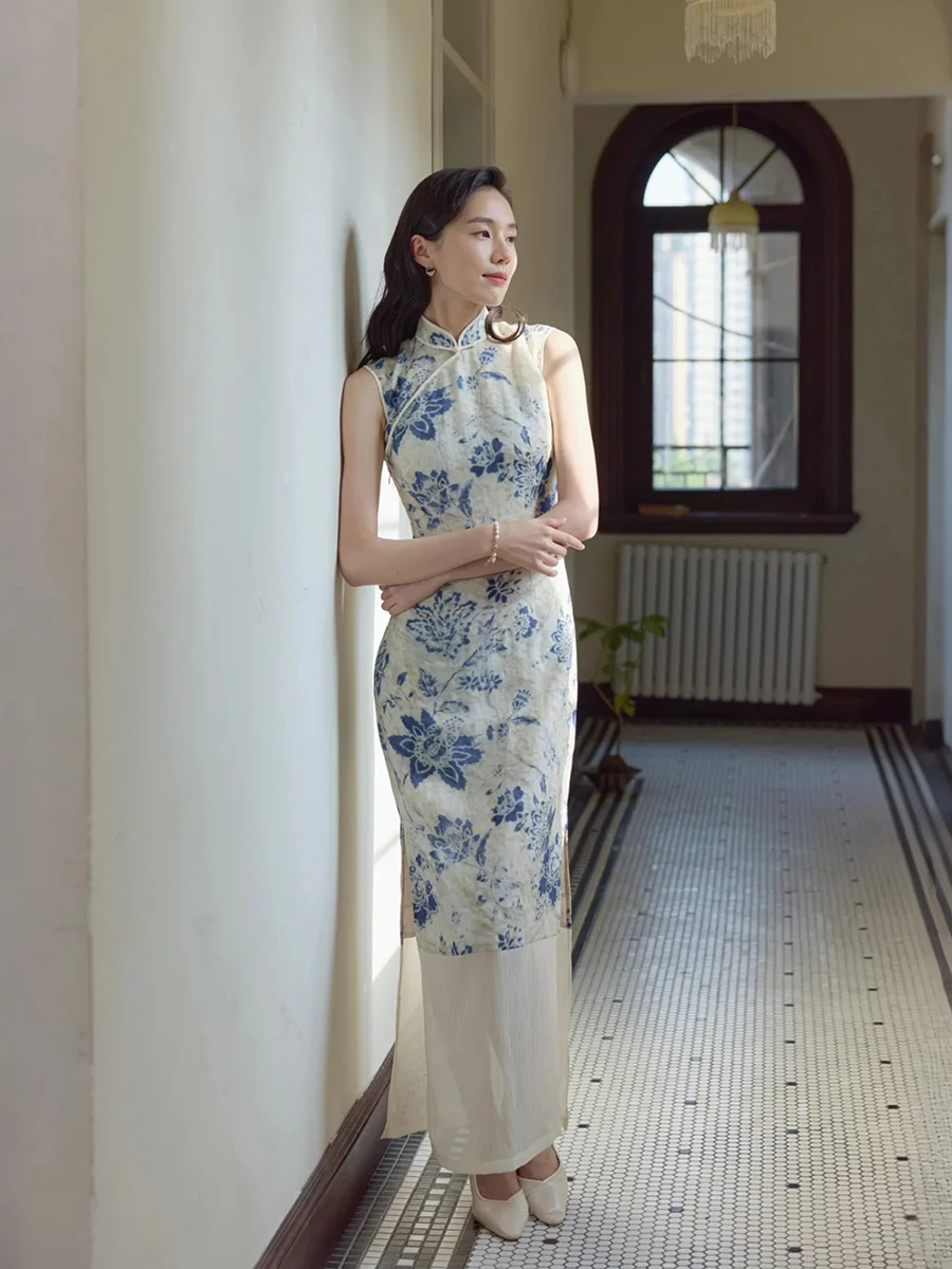 Momei 2025 Весна-Лето Новинка: Длинное синее шелковое платье-халат в винтажном стиле для повседневной носки, улучшенная традиционная китайская женская модель
Momei 2025 Весна-Лето Новинка: Длинное синее шелковое платье-халат в винтажном стиле для повседневной носки, улучшенная традиционная китайская женская модель