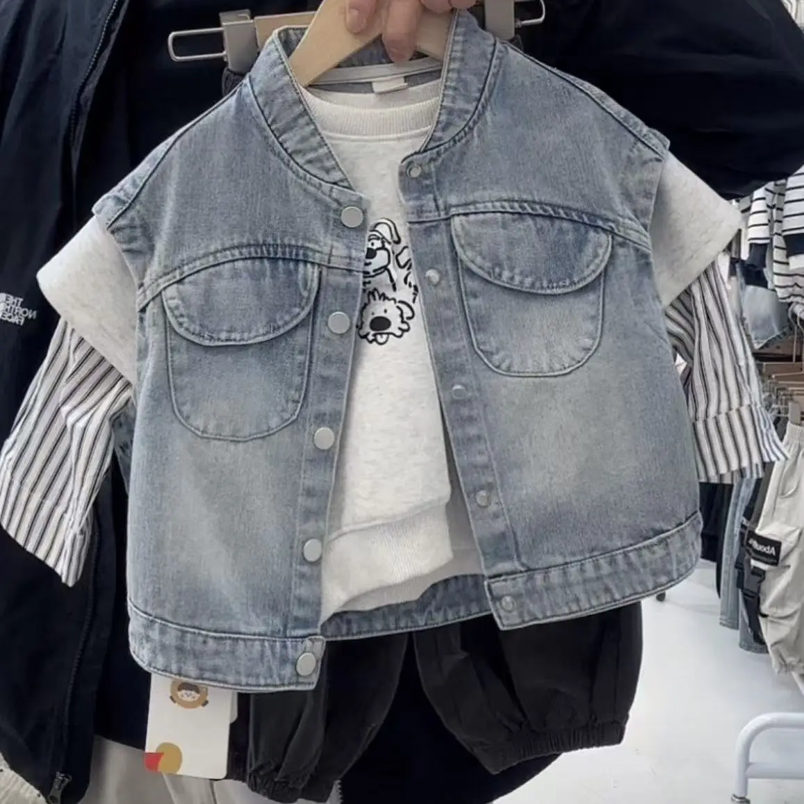 Children's Denim Vest Top For Boys In Spring and Autumn New Style for Outerwear Single Breasted Stylish Stand Up Collar Camisole
Children's Denim Vest Top For Boys In Spring and Autumn New Style for Outerwear Single Breasted Stylish Stand Up Collar Camisole