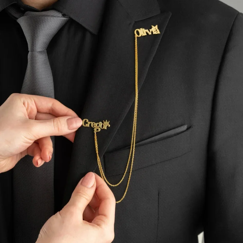 Custom Double Names Men Brooches Personalized Gold Color Stainless Steel Chain Lapel Pin Jewelry Groom Wedding Accessories Gifts
Custom Double Names Men Brooches Personalized Gold Color Stainless Steel Chain Lapel Pin Jewelry Groom Wedding Accessories Gifts