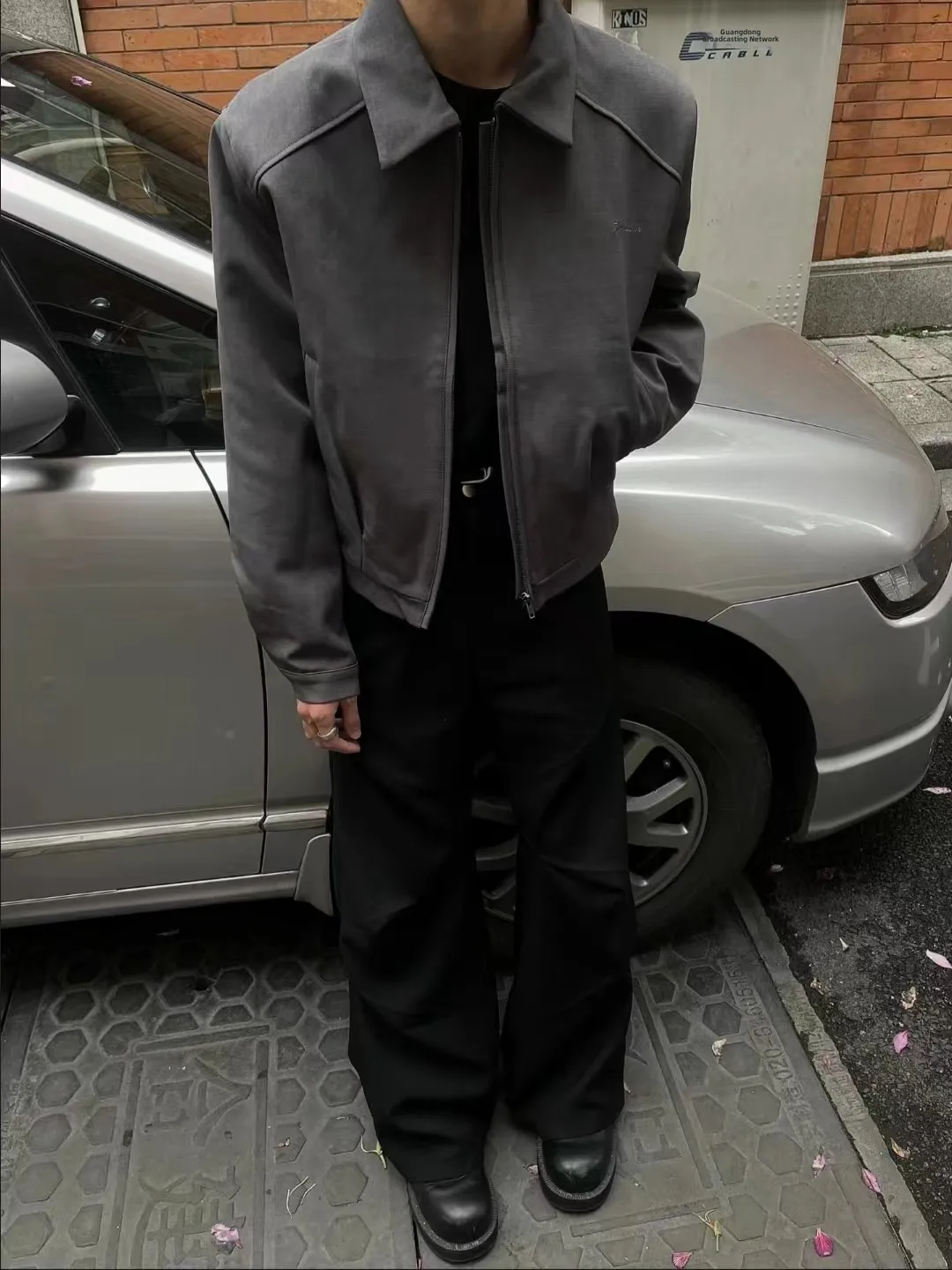 Повседневная куртка Cleanfit в американском стиле со съемными наплечниками, укороченная, для мужчин и женщин, молодежная, трендовая, летняя верхняя одежда
Повседневная куртка Cleanfit в американском стиле со съемными наплечниками, укороченная, для мужчин и женщин, молодежная, трендовая, летняя верхняя одежда