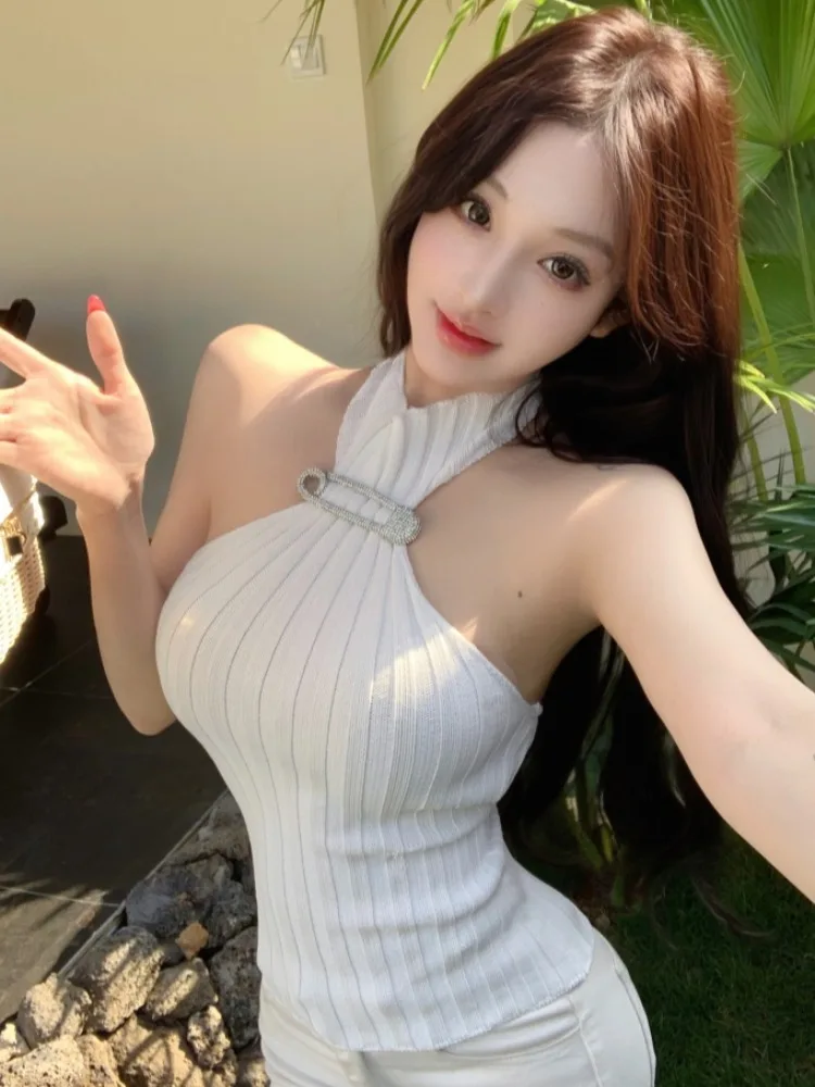 Slim Fit Knitted Strap Vest Pure Desirable Style Summer New Fashion for Women Inner And Outer Wear Diamond Decorated Sexy Gir...
Slim Fit Knitted Strap Vest Pure Desirable Style Summer New Fashion for Women Inner And Outer Wear Diamond Decorated Sexy Gir...