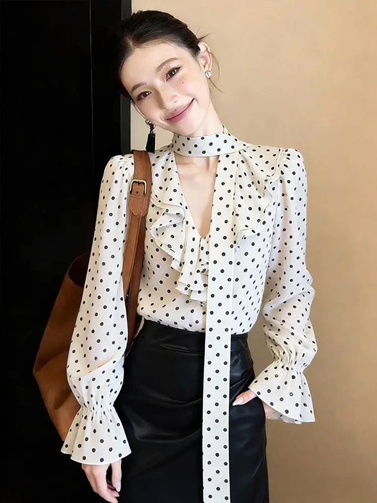 Retro Polka Dot Bell Sleeve V Neck Blouse Women's Design Sense Flounce Spring Fashion Commute Style Loose Fit Long Sleeve
Retro Polka Dot Bell Sleeve V Neck Blouse Women's Design Sense Flounce Spring Fashion Commute Style Loose Fit Long Sleeve
