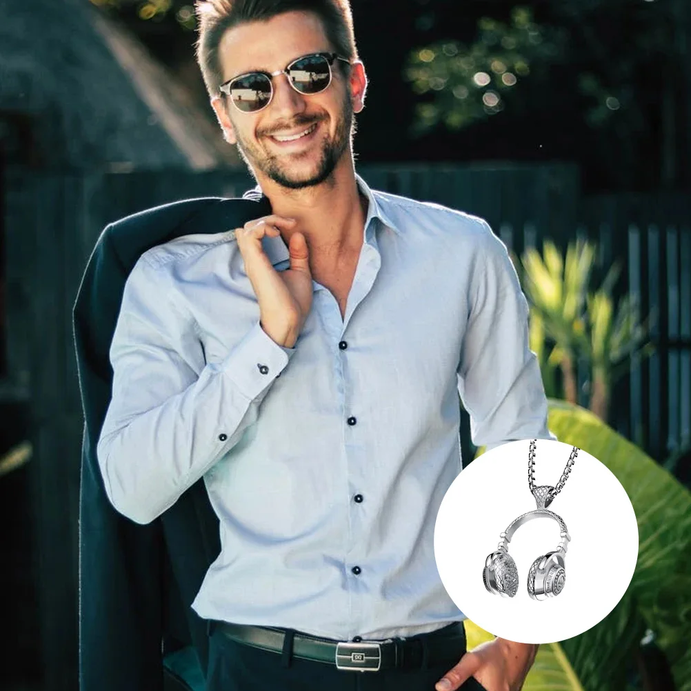 1Pcs Rock Music Headset Pendant Necklace Premium Titanium Steel Creative Men Neck Chain for Personality Fashion Jewelry Gift
1Pcs Rock Music Headset Pendant Necklace Premium Titanium Steel Creative Men Neck Chain for Personality Fashion Jewelry Gift