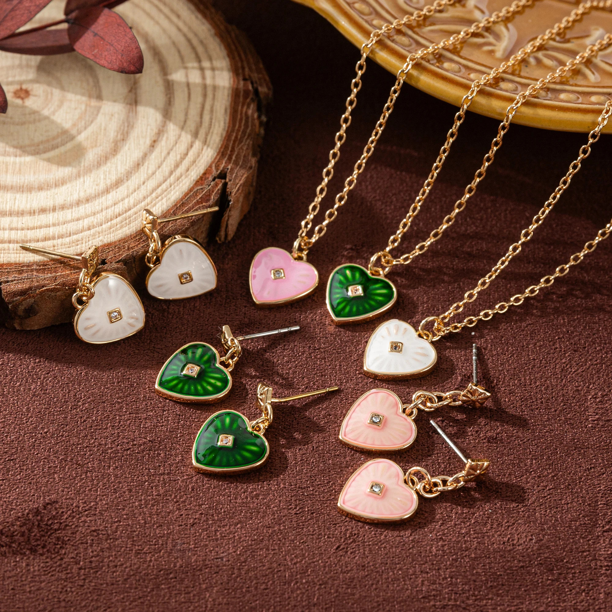 Valentine's Day Love Shell Necklace Crystal Pendant Necklace Light Luxury Plated Necklace Earrings
Valentine's Day Love Shell Necklace Crystal Pendant Necklace Light Luxury Plated Necklace Earrings