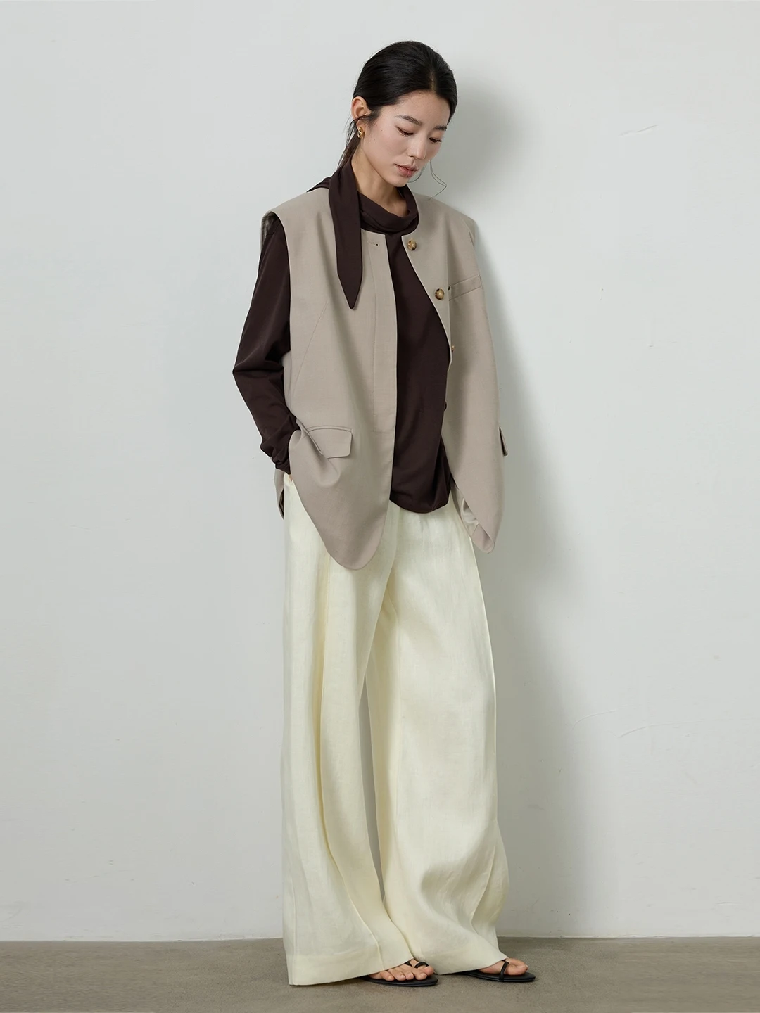 Жилет женский LIAC ROC 2026, новая весенняя коллекция, в стиле Old Money, для офиса, многослойный, из шерстяной смеси, с круглым вырезом, на одной пуговице
Жилет женский LIAC ROC 2026, новая весенняя коллекция, в стиле Old Money, для офиса, многослойный, из шерстяной смеси, с круглым вырезом, на одной пуговице