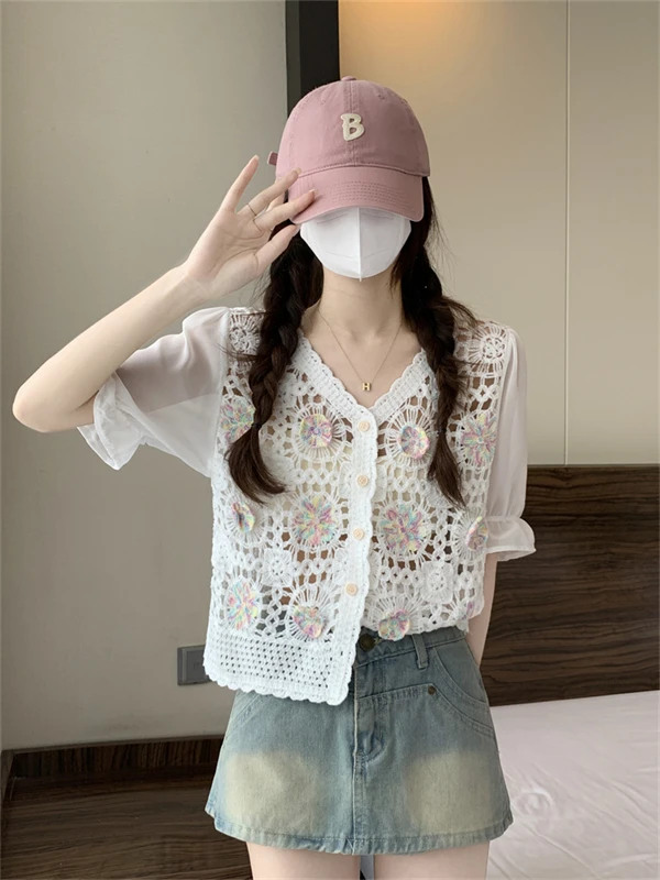 Sweet Embroidered Hollow out V-Neck Short Sleeve Bubble Sleeve Blouse Women's Summer New Style Fashionable Casual Cotton Shirt
Sweet Embroidered Hollow out V-Neck Short Sleeve Bubble Sleeve Blouse Women's Summer New Style Fashionable Casual Cotton Shirt