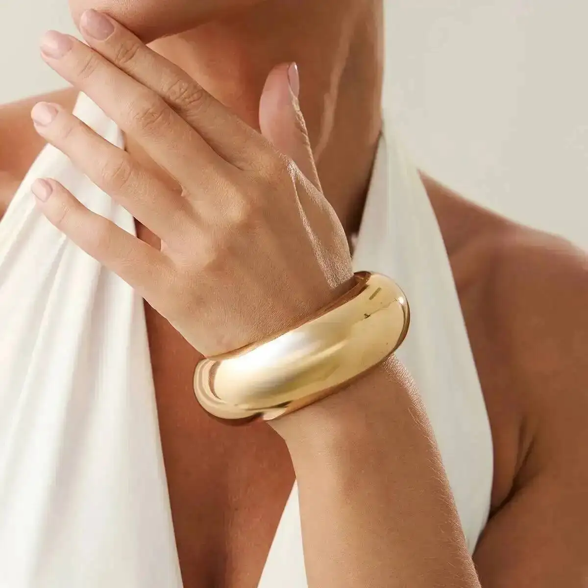 SHIXIN 3 Styles Exaggerated Smooth Big Round Wide Bangle for Women Punk Glossy Gold Color Thick Oversize Bracelet Jewelry Gift
SHIXIN 3 Styles Exaggerated Smooth Big Round Wide Bangle for Women Punk Glossy Gold Color Thick Oversize Bracelet Jewelry Gift