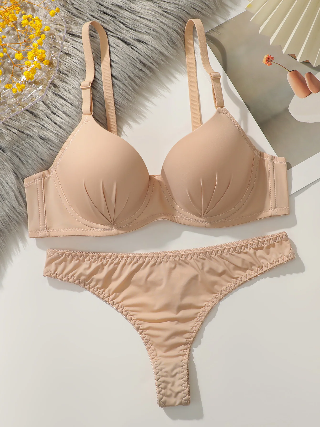 solid color daily 2-piece women's underwear set 3/4 cup paired with sexy thongs simple and comfortable Lingerie B2087
solid color daily 2-piece women's underwear set 3/4 cup paired with sexy thongs simple and comfortable Lingerie B2087