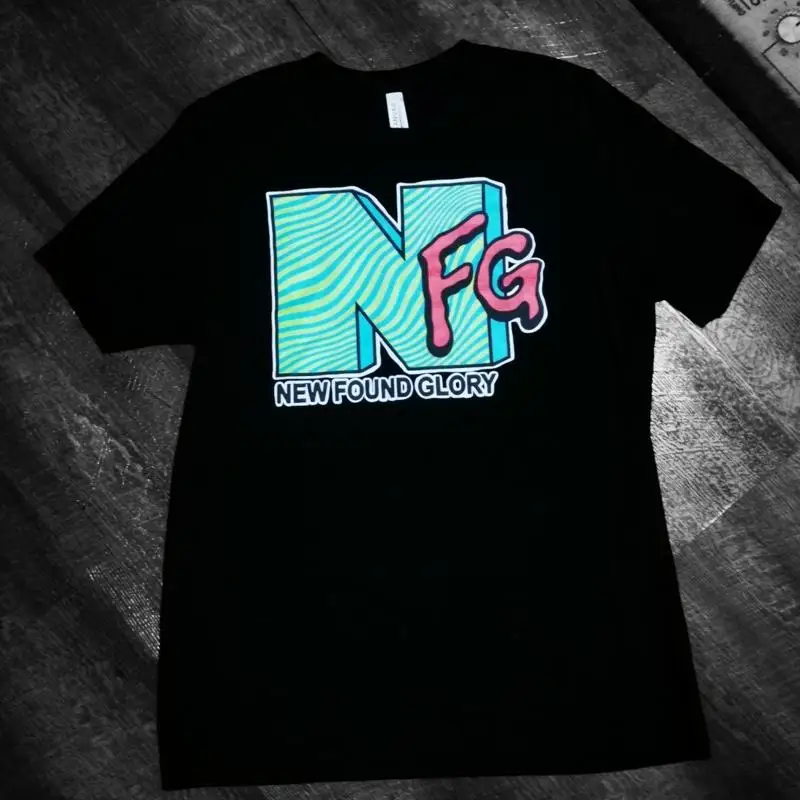 Новая рубашка с логотипом Found Glory MTV Style, размер L, черная
Новая рубашка с логотипом Found Glory MTV Style, размер L, черная