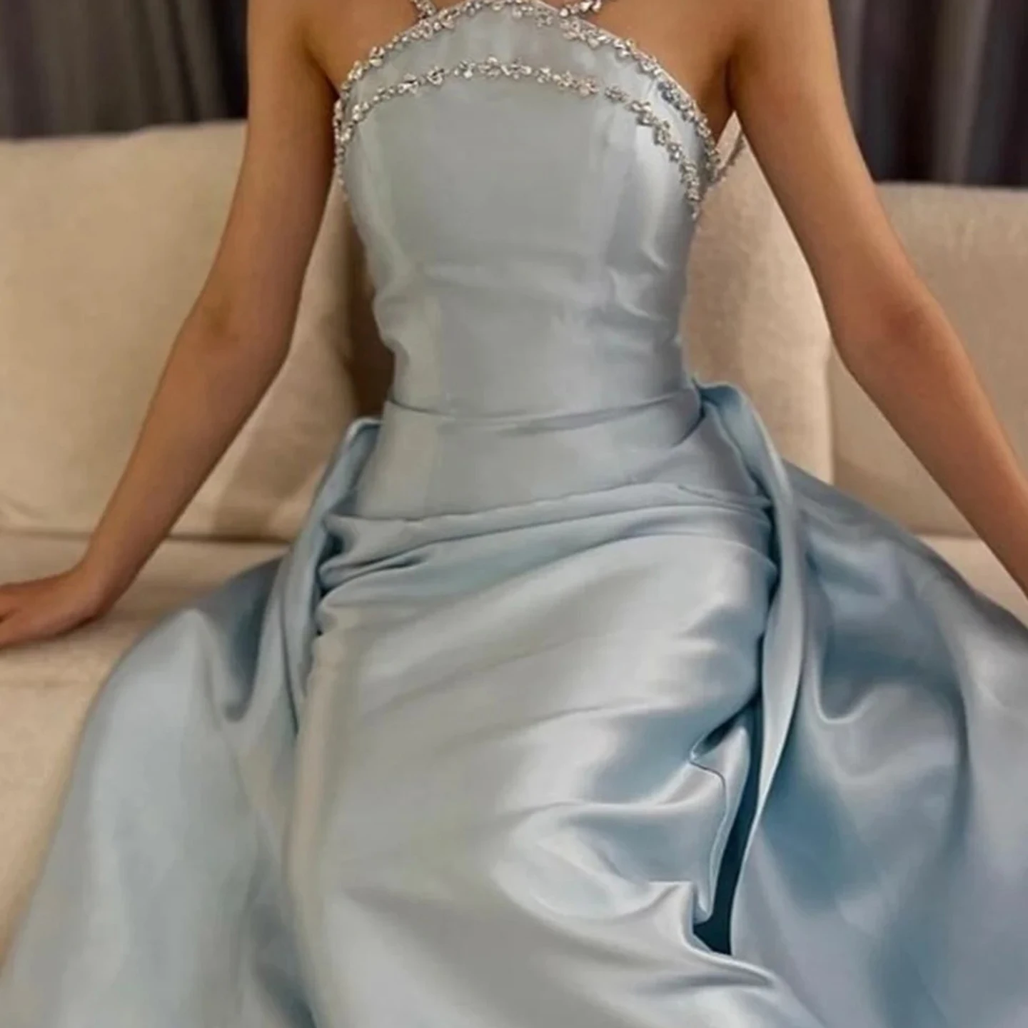 Women's Light Blue Satin Evening Dress With Rhinestone Cross Straps And Flowing Train For Formal Party Prom Dresses
Women's Light Blue Satin Evening Dress With Rhinestone Cross Straps And Flowing Train For Formal Party Prom Dresses