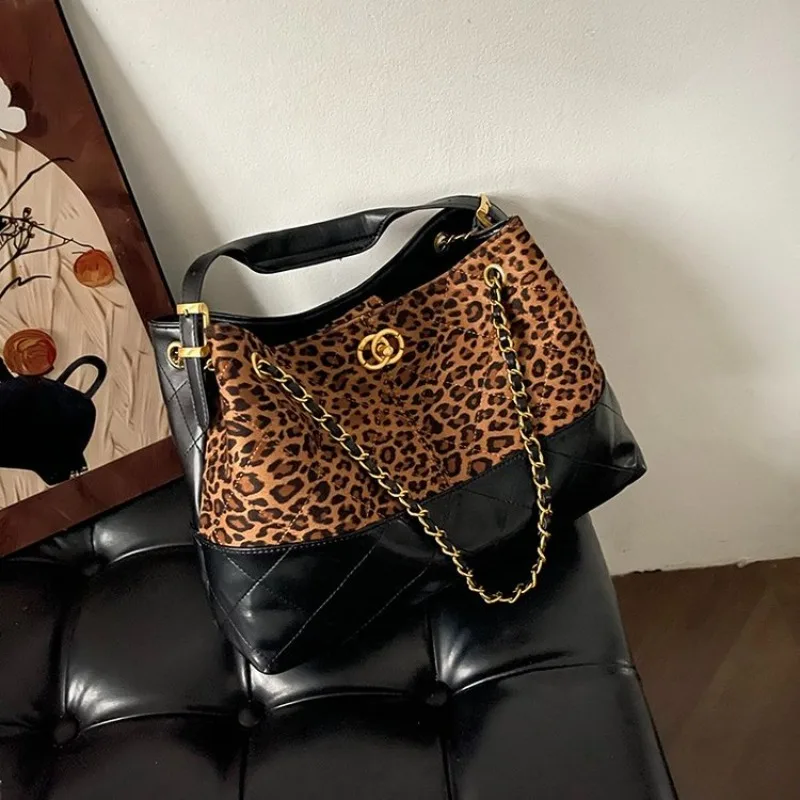 Women's Vintage Classic Diaper Bag Minimalist Luxury Leather Tote For High-End Commuter And Stylish Large Capacity Shopper
Women's Vintage Classic Diaper Bag Minimalist Luxury Leather Tote For High-End Commuter And Stylish Large Capacity Shopper