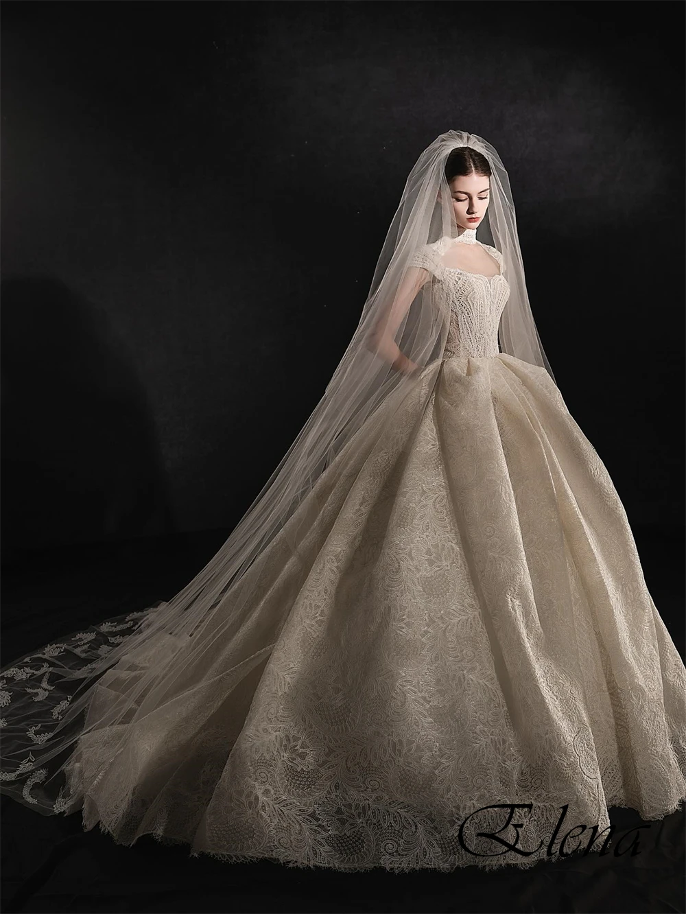 Customized Cap Sleeve Short Sleeves Luxury Bridal Gowns A-Line Appliques Crystal High Quality Wedding Dress Floor Wedding Dress
Customized Cap Sleeve Short Sleeves Luxury Bridal Gowns A-Line Appliques Crystal High Quality Wedding Dress Floor Wedding Dress