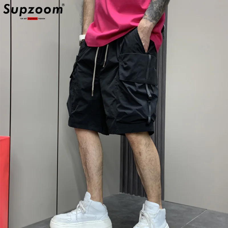Supzoom New Arrival Top Fashion Summer Loose Casual Belt Design High Street Trendy grid Stitching Pocket Personalized Shorts Men
Supzoom New Arrival Top Fashion Summer Loose Casual Belt Design High Street Trendy grid Stitching Pocket Personalized Shorts Men