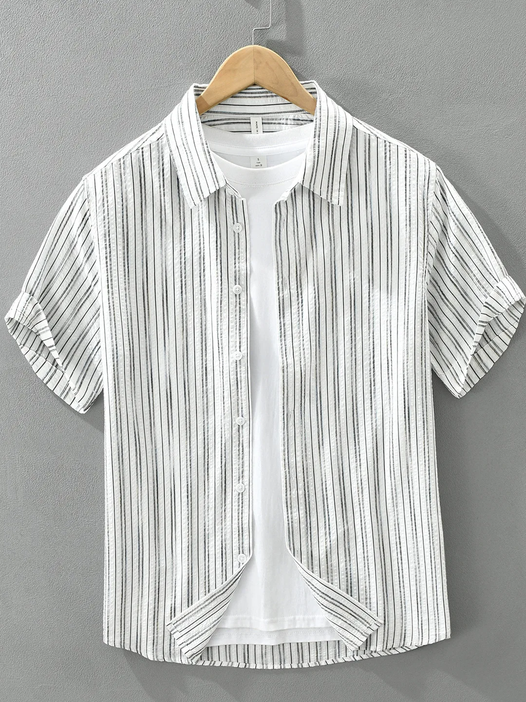 Men's Summer Slim Fit Stripe Cotton Shirt Casual Thin Breathable Loose Style Short Sleeve Casual Shirt Japanese Style
Men's Summer Slim Fit Stripe Cotton Shirt Casual Thin Breathable Loose Style Short Sleeve Casual Shirt Japanese Style