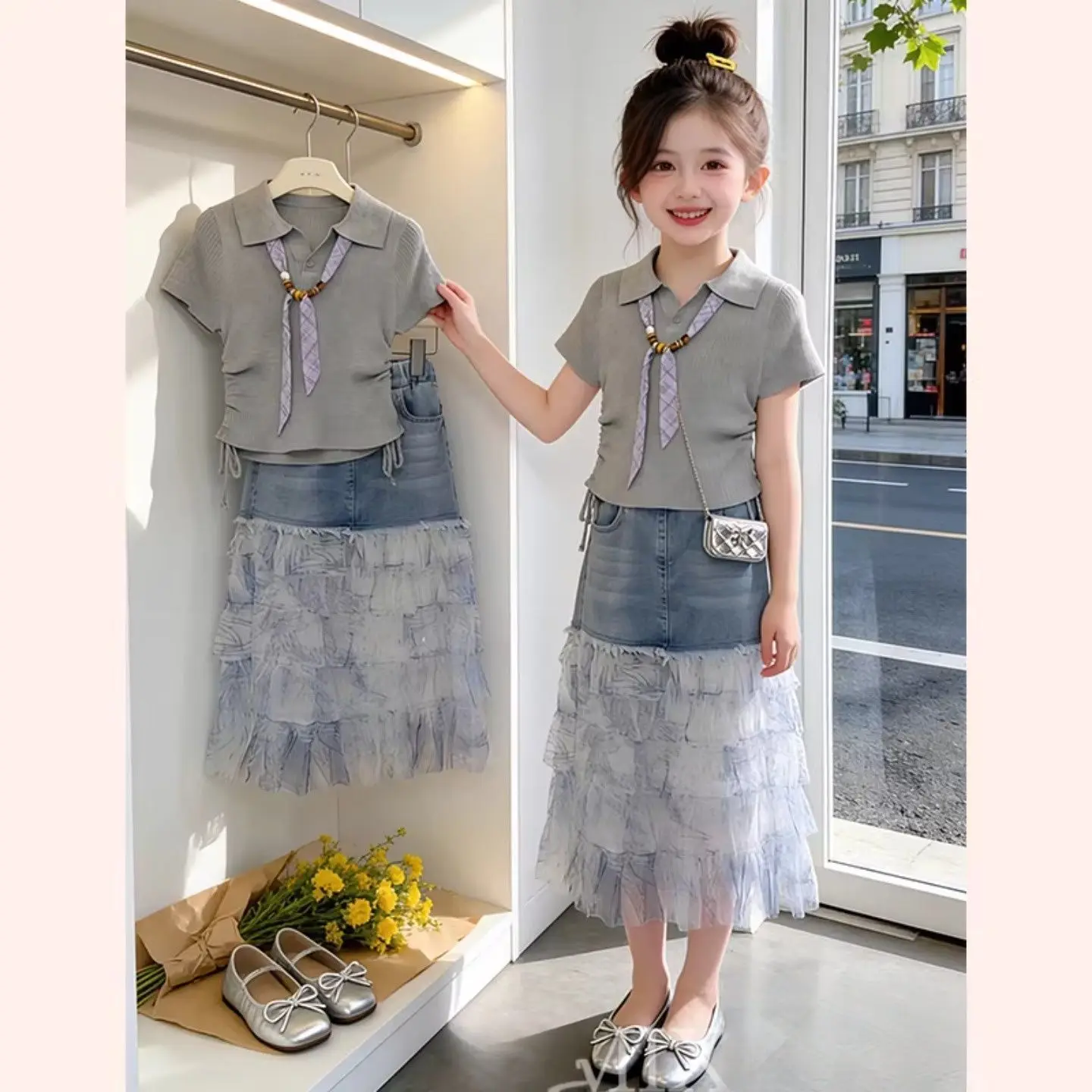Girls Summer Set 2026 New Children Elegant Sweet Girl Short Sleeve T-shirt Summer Splicing Denim Skirt Two Piece Set Trendy
Girls Summer Set 2026 New Children Elegant Sweet Girl Short Sleeve T-shirt Summer Splicing Denim Skirt Two Piece Set Trendy