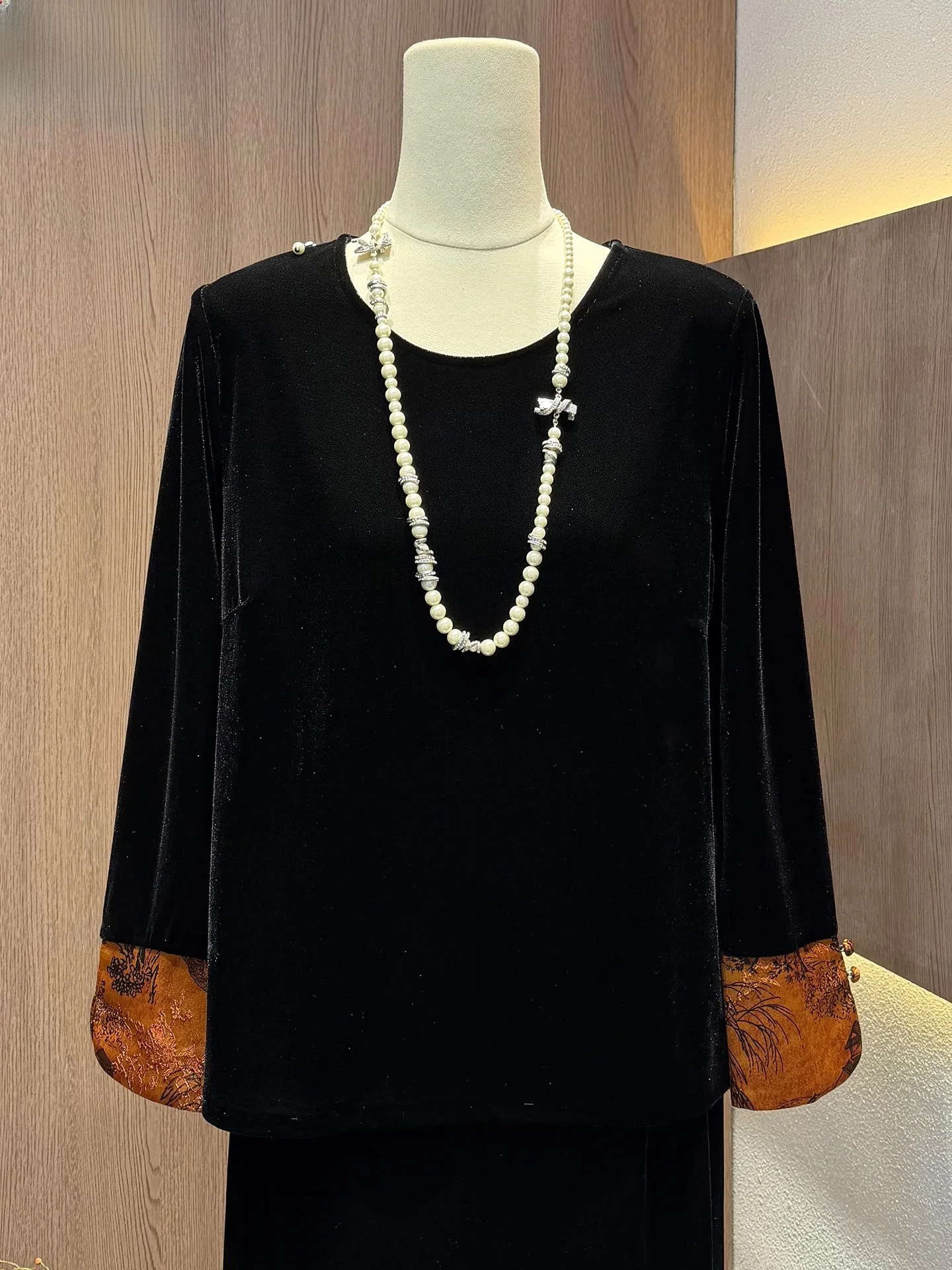 New Chinese Sle Silk Velvet Women's T-irt round Ne Loose Long Sve plus Size Base irt Spring Autumn Seasonal Faion
New Chinese Sle Silk Velvet Women's T-irt round Ne Loose Long Sve plus Size Base irt Spring Autumn Seasonal Faion