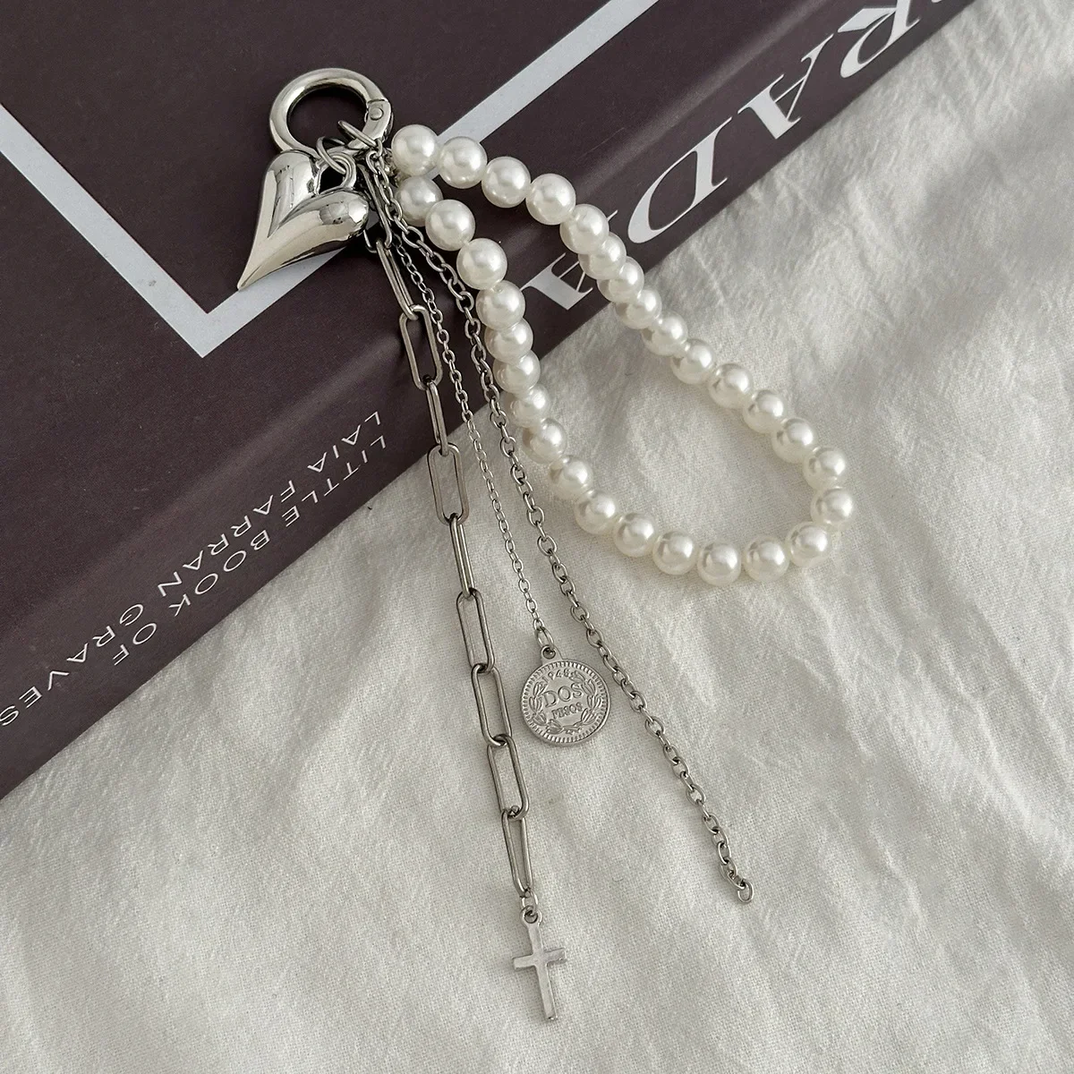 Irregularity Heart-Shaped New Pearl Beadeds Chain Keychain Ccb Peach Bead Bag Chain Pendant Jewelry Daily Wear Keychain Gifts 
Irregularity Heart-Shaped New Pearl Beadeds Chain Keychain Ccb Peach Bead Bag Chain Pendant Jewelry Daily Wear Keychain Gifts