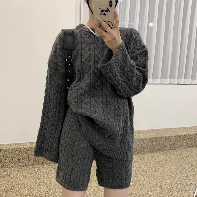 Knitted Sweater Straight Cropped Short Pants Two Piece Set Spring Autumn Vintage Loose Long Sleeve Fried Dough Twists Design
Knitted Sweater Straight Cropped Short Pants Two Piece Set Spring Autumn Vintage Loose Long Sleeve Fried Dough Twists Design