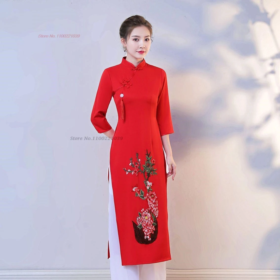 2024 платье Cheongsam восточное платье Ципао + комплект брюк вьетнам винтажное платье с цветочной вышивкой ao Dai элегантное праздничное платье
2024 платье Cheongsam восточное платье Ципао + комплект брюк вьетнам винтажное платье с цветочной вышивкой ao Dai элегантное праздничное платье
