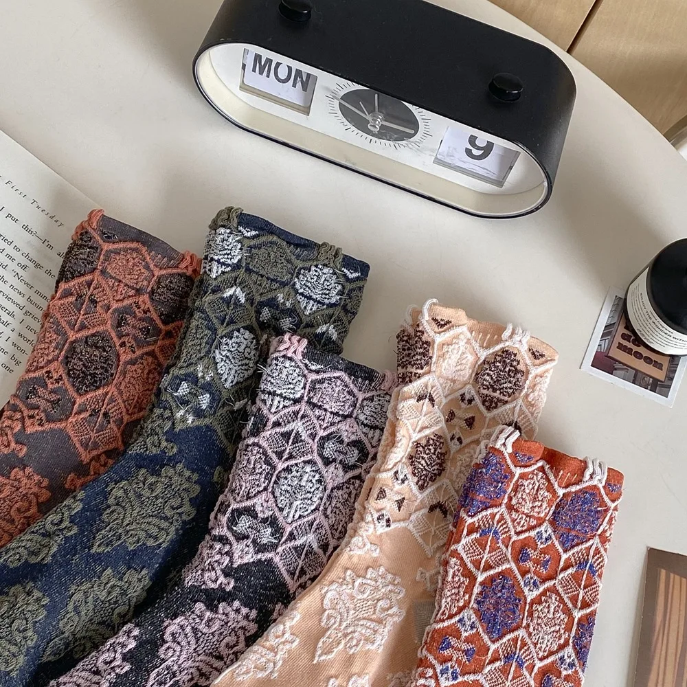 Women Socks Embossment Ethnic Harajuku Retro Streetwear Middle Tube Socks Women Japanese Fashion Vintage Cotton Long Socks Gifts
Women Socks Embossment Ethnic Harajuku Retro Streetwear Middle Tube Socks Women Japanese Fashion Vintage Cotton Long Socks Gifts