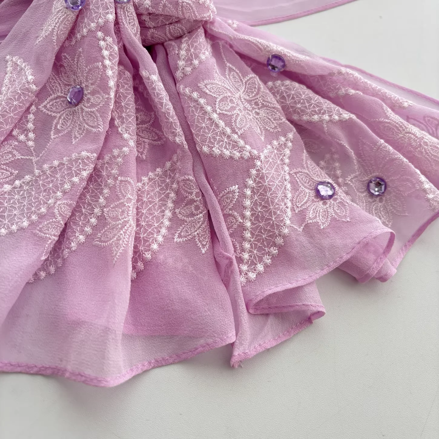 100% Silk shoulder cape for women spring bohemian purple leaves embroidered neck scarves headscarf neckerchief
100% Silk shoulder cape for women spring bohemian purple leaves embroidered neck scarves headscarf neckerchief