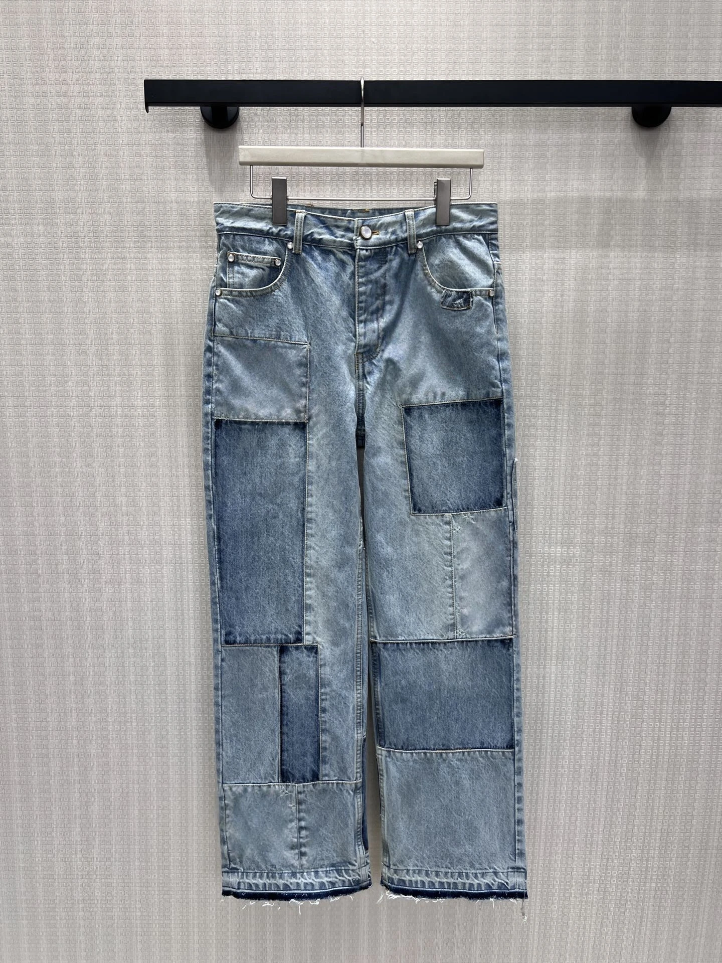 Washed Denim Jeans High Waist Patchwork Frayed Embroidered Subtle Pattern Logo Luxury Versatile Straight Leg Jeans
Washed Denim Jeans High Waist Patchwork Frayed Embroidered Subtle Pattern Logo Luxury Versatile Straight Leg Jeans
