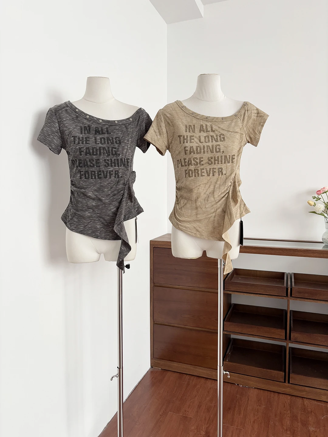 Summer 2026 American Style Hot Girl Short Sleeve T-Shirt Women's Waist-Cinching Asymmetrical Short Length Top Commute Style
Summer 2026 American Style Hot Girl Short Sleeve T-Shirt Women's Waist-Cinching Asymmetrical Short Length Top Commute Style