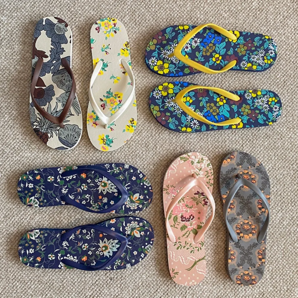 Sandal Soft Floral Printed Flip Flops Anti-slip PVC Beach Flip Flops Thai Style Resilience Flat Bottom Slippers Girls
Sandal Soft Floral Printed Flip Flops Anti-slip PVC Beach Flip Flops Thai Style Resilience Flat Bottom Slippers Girls