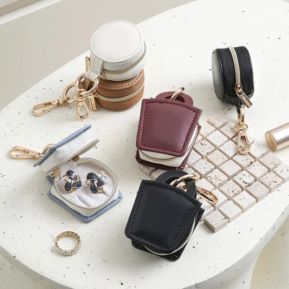 Durable Cute Mini PU Jewelry Box Portable Fashion Jewelry Display Box Simple With Keychain Ring Case Travel
Durable Cute Mini PU Jewelry Box Portable Fashion Jewelry Display Box Simple With Keychain Ring Case Travel