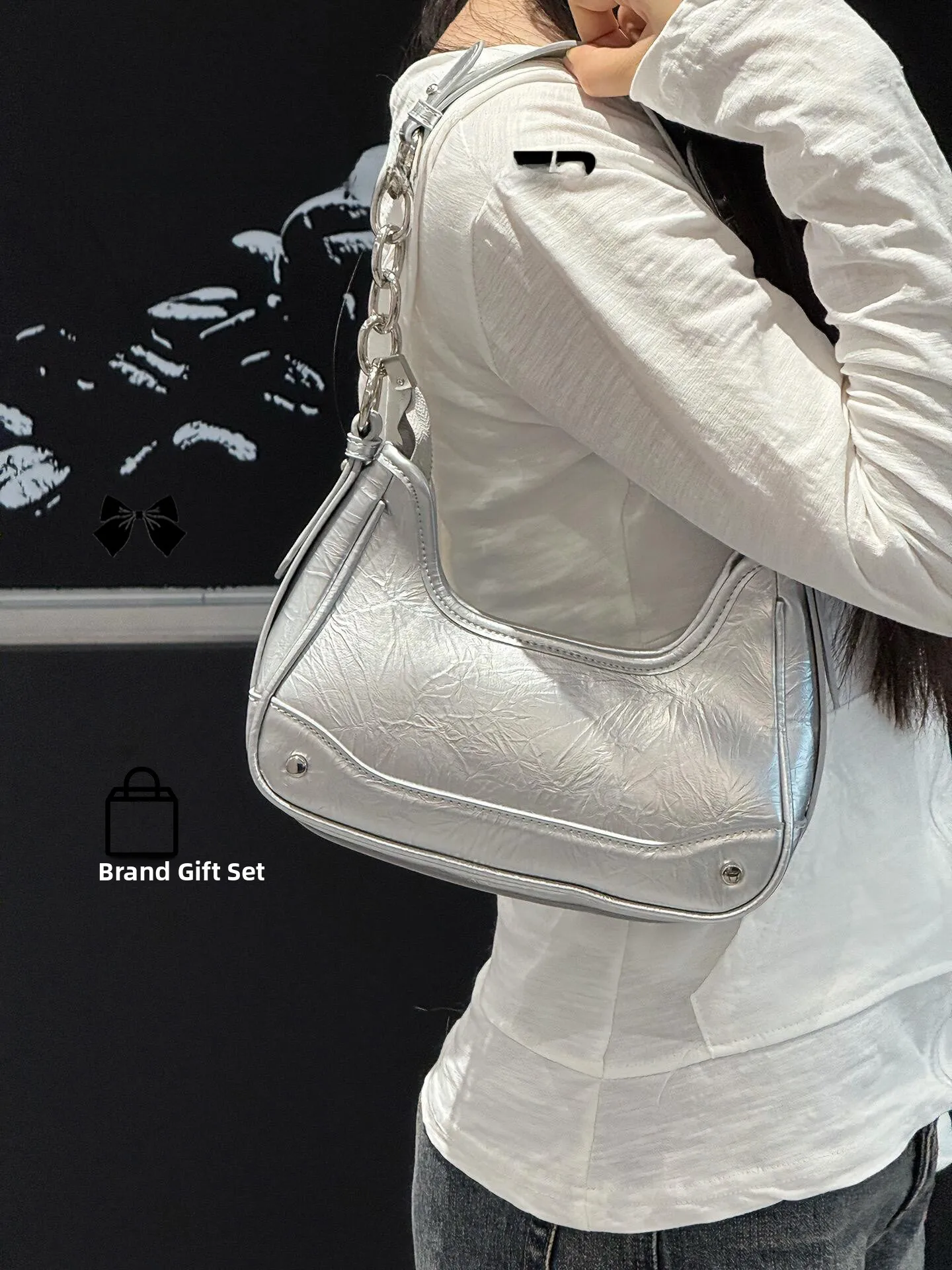 BEGOOER Silver Universal Shoulder Handbag Chic Magnetic Field Small Luxury Handbag Women's Underarm Bag Casual Simple Style
BEGOOER Silver Universal Shoulder Handbag Chic Magnetic Field Small Luxury Handbag Women's Underarm Bag Casual Simple Style
