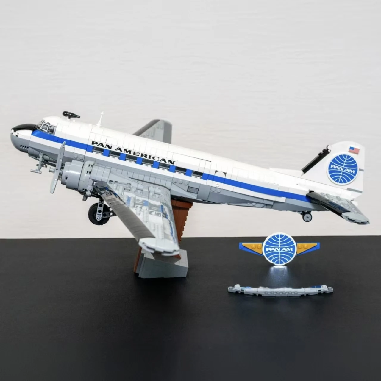 2026 Popular 1903pcs Aviation Nostalgic Airplane Model 11378 Douglas DC-3 Pan Am Airliner Building Blocks Toy For Birthday Gift
2026 Popular 1903pcs Aviation Nostalgic Airplane Model 11378 Douglas DC-3 Pan Am Airliner Building Blocks Toy For Birthday Gift