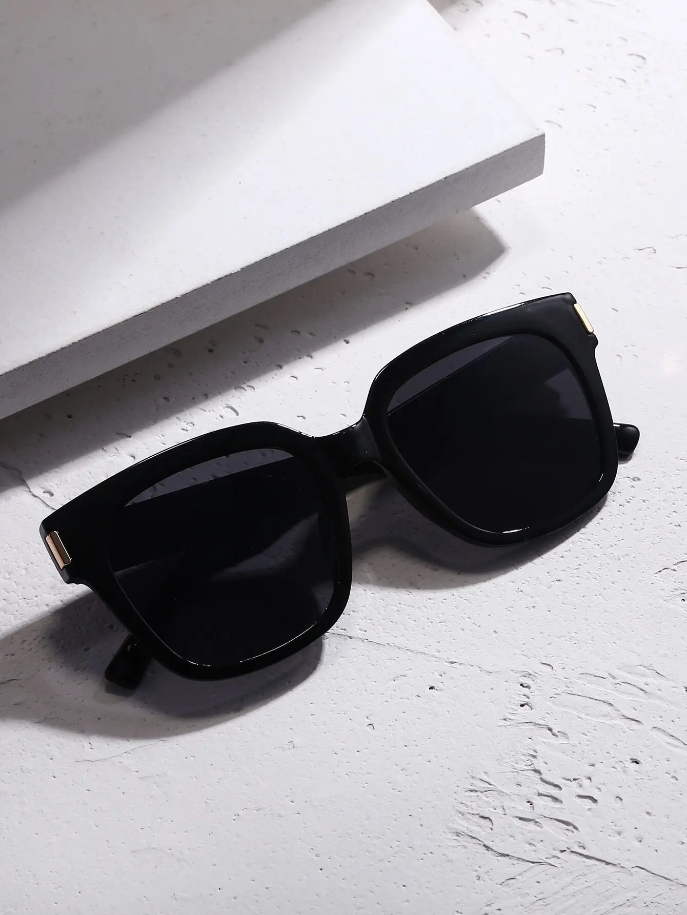 Versatile Fashion Square Fashion Glasses For Women, Minimalist Design For Travelling
Versatile Fashion Square Fashion Glasses For Women, Minimalist Design For Travelling