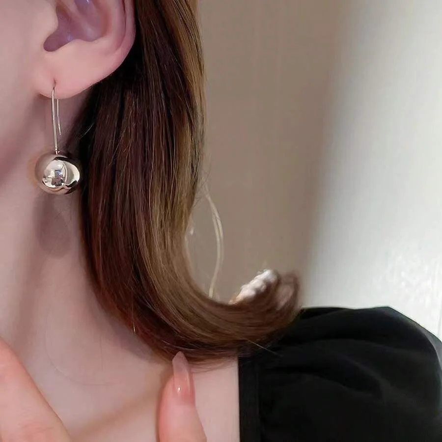 And Minimalist New Round Bead Ear Hooks, Niche Design, Unique Metal Cool Style Personalized Earrings
And Minimalist New Round Bead Ear Hooks, Niche Design, Unique Metal Cool Style Personalized Earrings