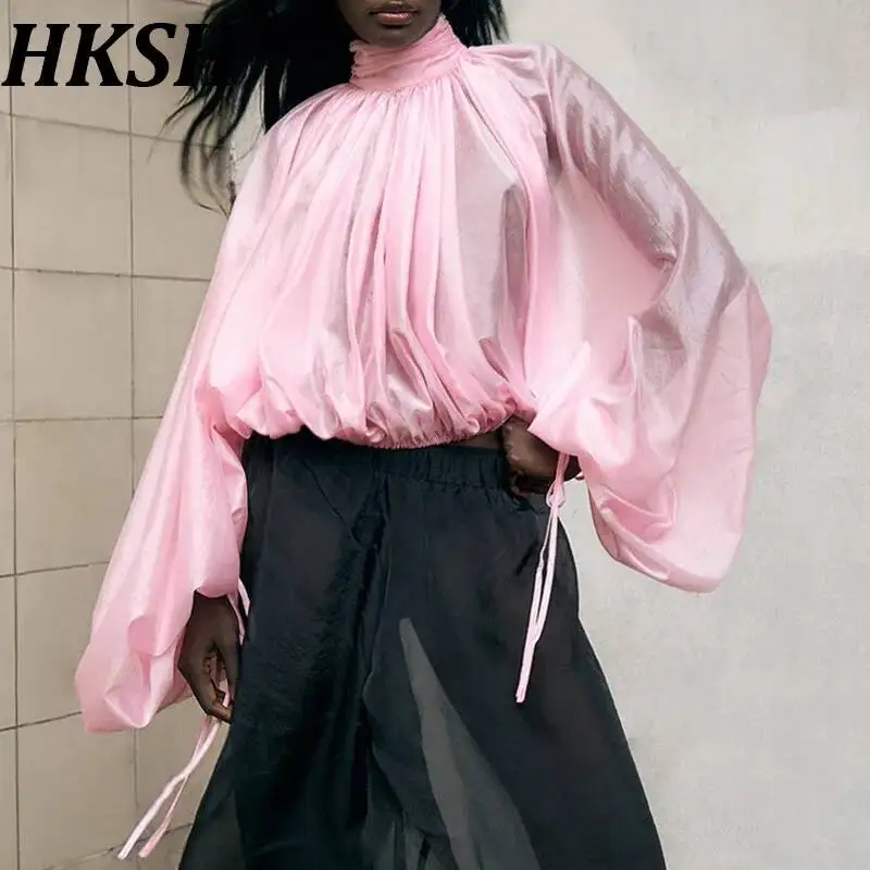 HKSH Women Chic Shirt Solid Color Pleated Long Lantern Sleeves Turtleneck Elegant High-end Trendy Casual Top Summer 2026 HK23188
HKSH Women Chic Shirt Solid Color Pleated Long Lantern Sleeves Turtleneck Elegant High-end Trendy Casual Top Summer 2026 HK23188