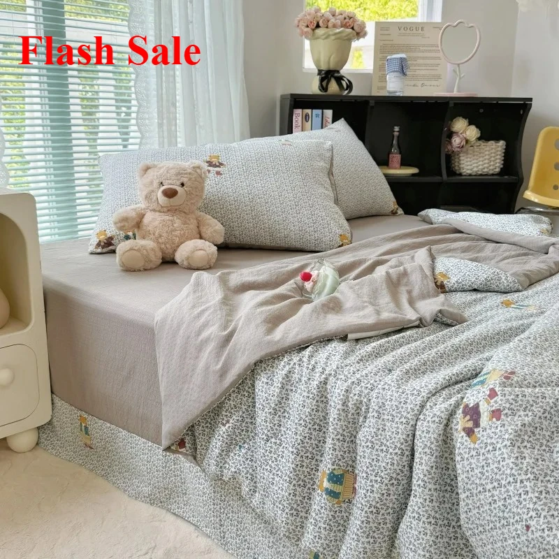 New cloud-feeling double-layer yarn summer quilt air conditioner quilt four-piece set soft small fresh machine washable
New cloud-feeling double-layer yarn summer quilt air conditioner quilt four-piece set soft small fresh machine washable
