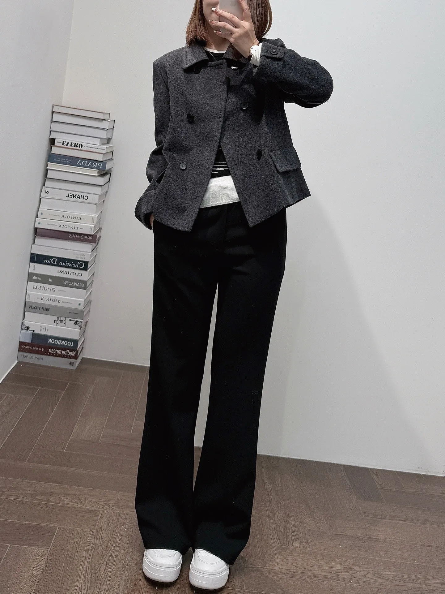 Брюки-клеш с высокой талией, прямые, не мнущиеся, стройнящие, удлиняющие ноги, для осени и зимы, для повседневной носки, женские, модные
Брюки-клеш с высокой талией, прямые, не мнущиеся, стройнящие, удлиняющие ноги, для осени и зимы, для повседневной носки, женские, модные