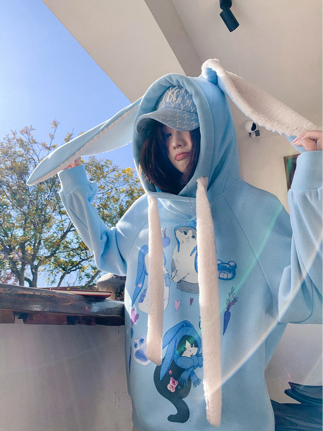 Женская зимняя повседневная толстовка Gula Liangpin в стиле ретро с капюшоном, ушками кролика, из овечьей шерсти, на флисовой подкладке, свободного кроя, с длинными рукавами
Женская зимняя повседневная толстовка Gula Liangpin в стиле ретро с капюшоном, ушками кролика, из овечьей шерсти, на флисовой подкладке, свободного кроя, с длинными рукавами