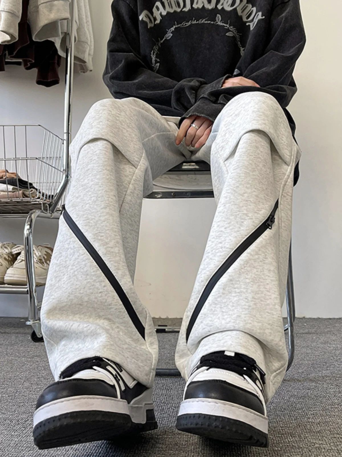 Мужские повседневные брюки свободного прямого кроя в американском стиле, спортивные штаны, модный бренд, осенняя новинка
Мужские повседневные брюки свободного прямого кроя в американском стиле, спортивные штаны, модный бренд, осенняя новинка