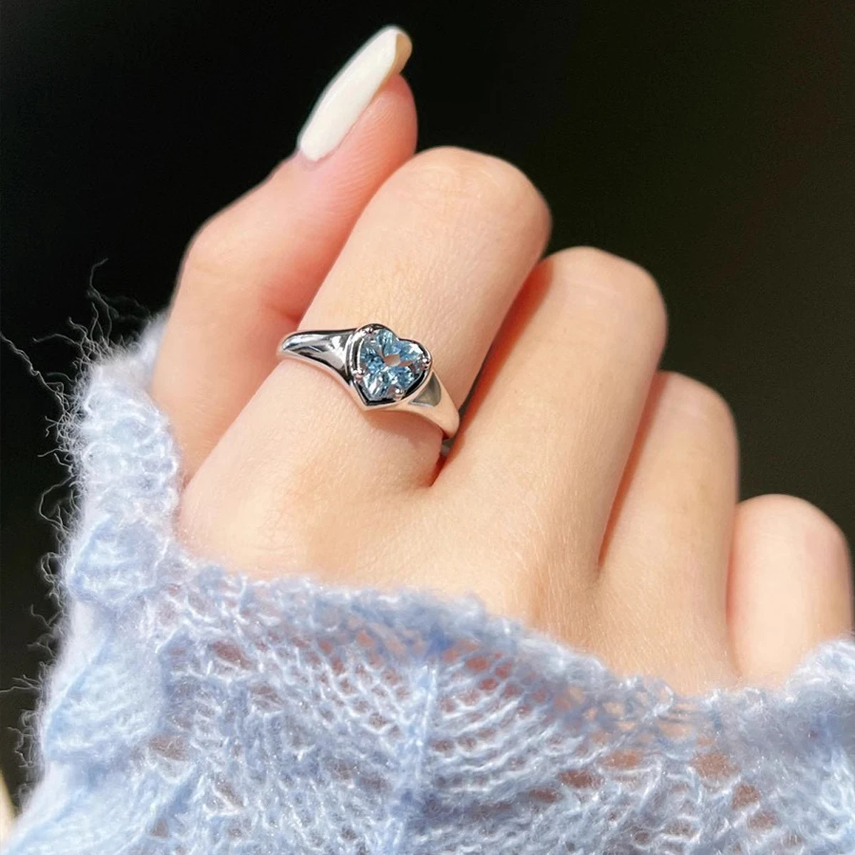 S925 sterling silver love ring light luxury exquisite diamond versatile fashion French personality niche ring
S925 sterling silver love ring light luxury exquisite diamond versatile fashion French personality niche ring