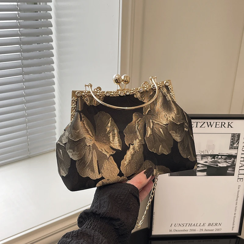 PC CHAINS Flowers Crossbody Bags Exquisite National Style 2025 Hot Sale Bags for Women Autumn New Hasp Dinner Shoulder Bag
PC CHAINS Flowers Crossbody Bags Exquisite National Style 2025 Hot Sale Bags for Women Autumn New Hasp Dinner Shoulder Bag