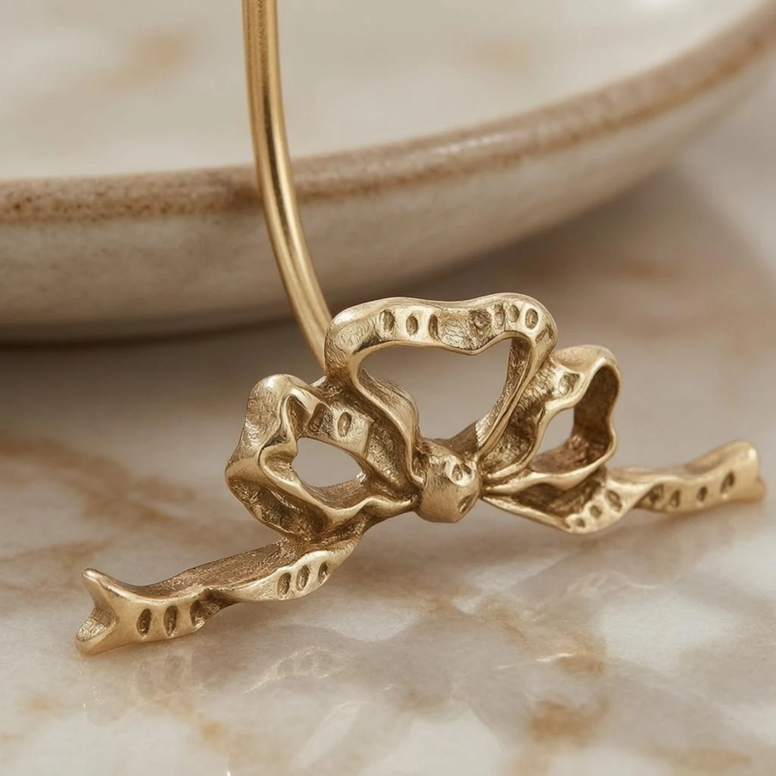 Bow-Shaped Display Stand Polished Brass Display Stand Shiny Ornamental
Bow-Shaped Display Stand Polished Brass Display Stand Shiny Ornamental