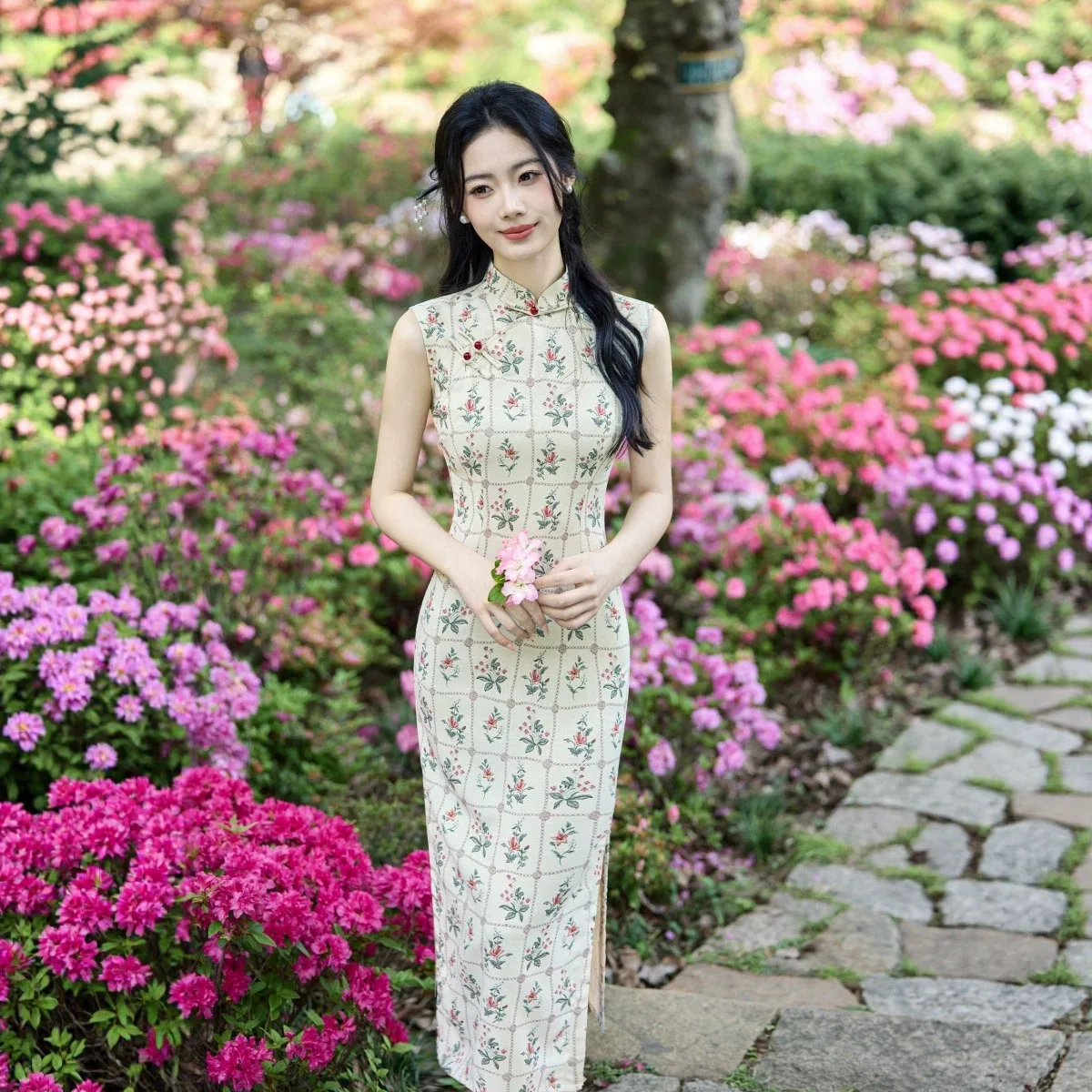 Blue New Chinese style Improved Cheongsam Women's Long Style Retro Daily Young Girl Slimming Qipao Dress
Blue New Chinese style Improved Cheongsam Women's Long Style Retro Daily Young Girl Slimming Qipao Dress