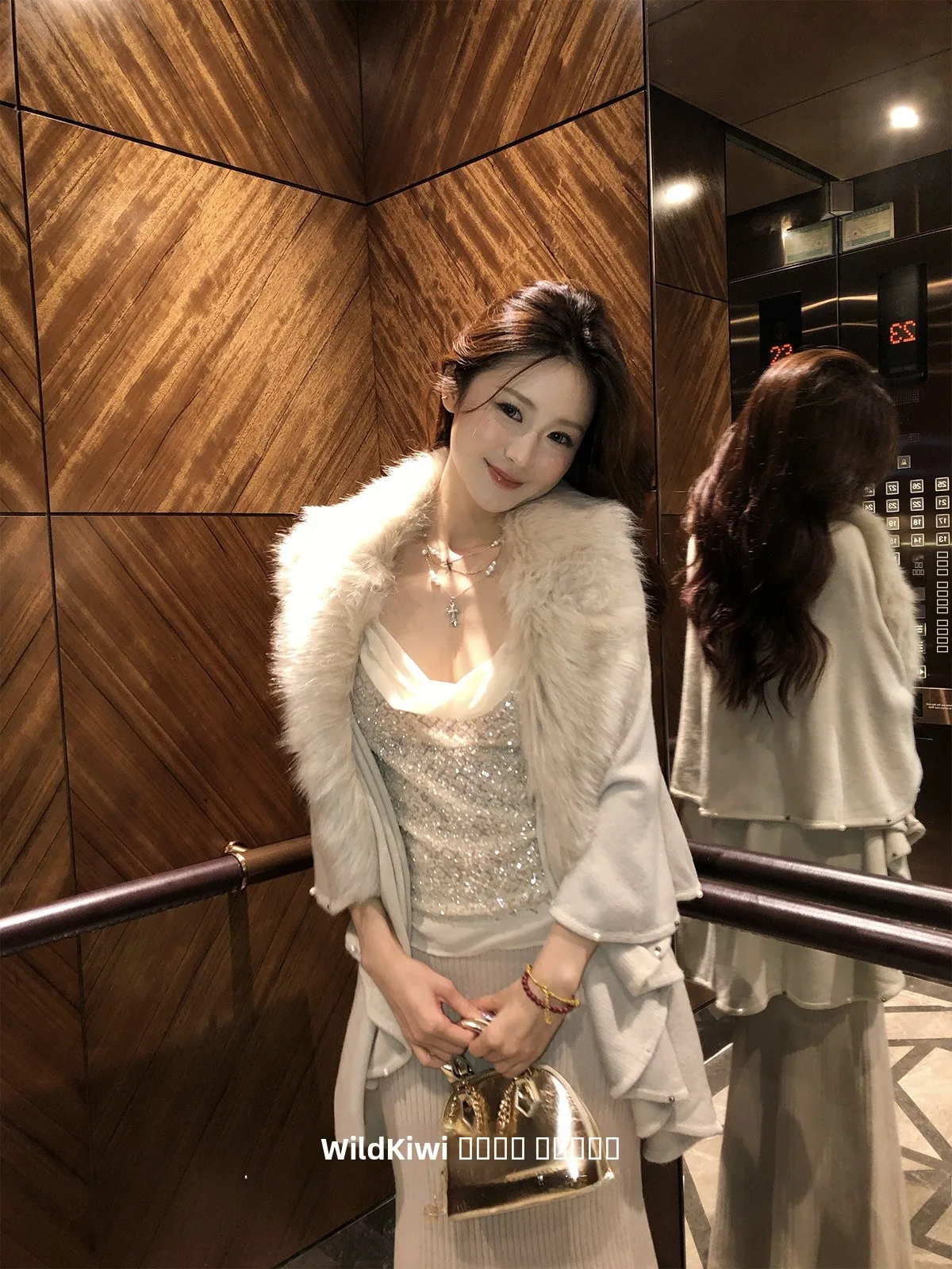 Женский вязаный кардиган Wild Kiwi с воротником, осенне-зимний, новый дизайн с бусинами, вязаная верхняя одежда для повседневной носки
Женский вязаный кардиган Wild Kiwi с воротником, осенне-зимний, новый дизайн с бусинами, вязаная верхняя одежда для повседневной носки