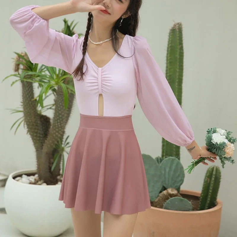 New Women's Beach Swimwears Fashion Trendy Summer V-Neck One-Piece Swimsuits Long Sleeve Swimwear Sexy Open Back Sweet Swimsuit
New Women's Beach Swimwears Fashion Trendy Summer V-Neck One-Piece Swimsuits Long Sleeve Swimwear Sexy Open Back Sweet Swimsuit