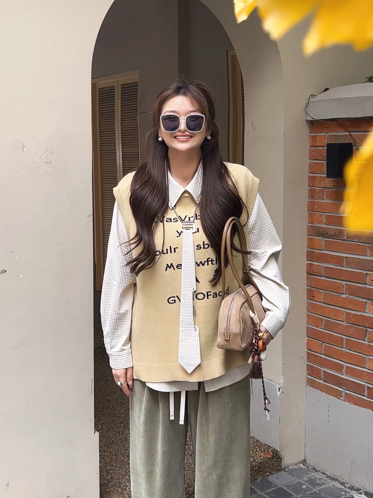 Новый осенне-зимний универсальный вязаный жилет Miss Yang: утягивающий базовый топ больших размеров, облегающий силуэт, стандартный крой
Новый осенне-зимний универсальный вязаный жилет Miss Yang: утягивающий базовый топ больших размеров, облегающий силуэт, стандартный крой