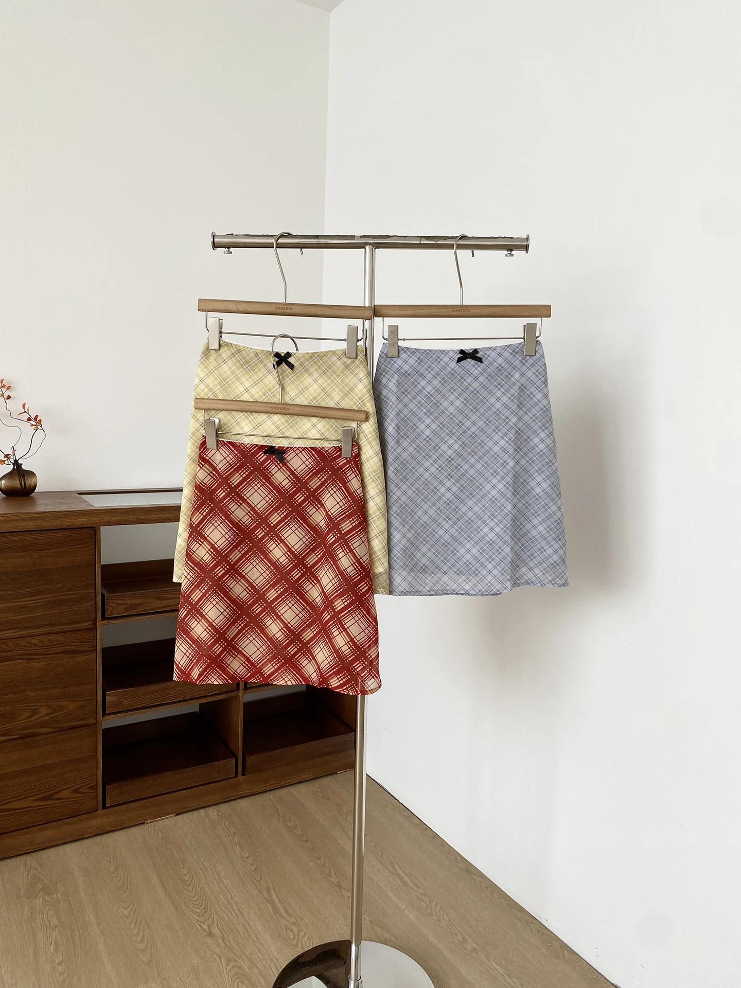Fashionable Knot Plaid Skirt High Waist A-Line Summer 2026 Women's Polyester Fiber Chic Versatile Slimming Skirt
Fashionable Knot Plaid Skirt High Waist A-Line Summer 2026 Women's Polyester Fiber Chic Versatile Slimming Skirt