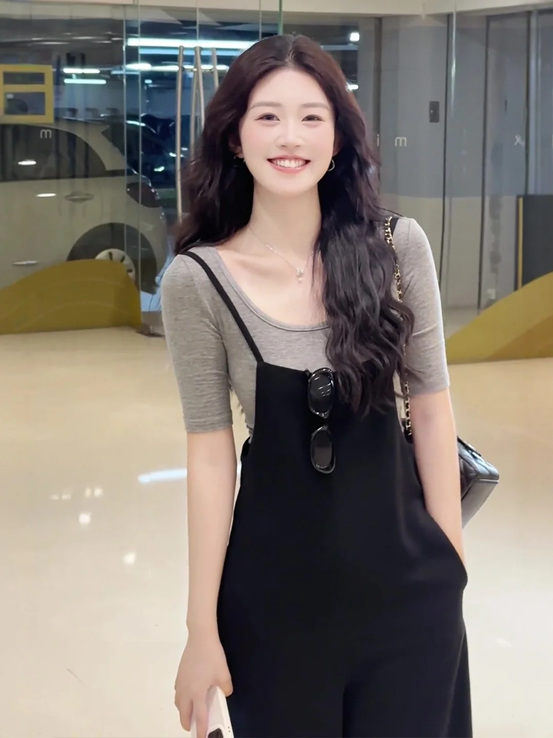 Женский комбинезон прямого кроя, свободный, драпированный, стройнящий, в корейском стиле, осенний, новый дизайн, с высокой талией, длинные брюки
Женский комбинезон прямого кроя, свободный, драпированный, стройнящий, в корейском стиле, осенний, новый дизайн, с высокой талией, длинные брюки