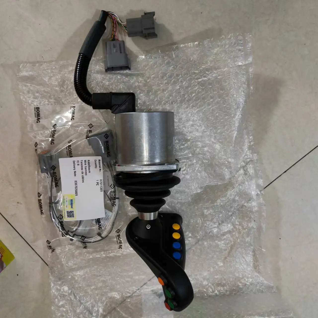 05754873 for BOMAG ROLLER BW206AD50 Joystick assy Auto parts
05754873 for BOMAG ROLLER BW206AD50 Joystick assy Auto parts